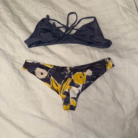 RVCA bikini set - Size x-small/small - Picture 2 of 3